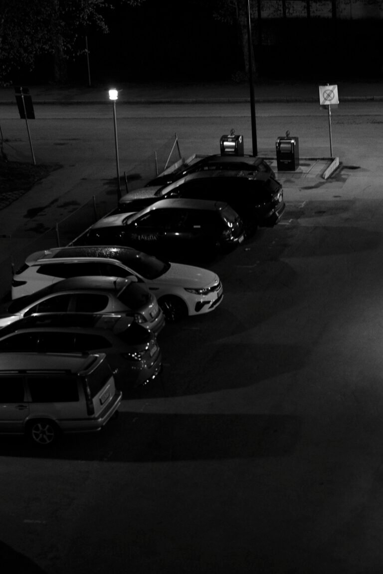 Brawl Outside Arlington Pluckers Turns Into Shooting; Off-Duty Officer Assaulted, Suspect in Custody